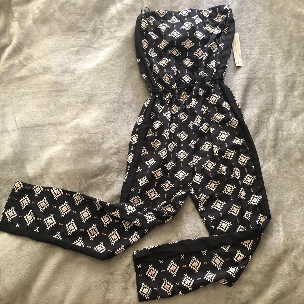 Dress Club strapless pants romper size small NWT/